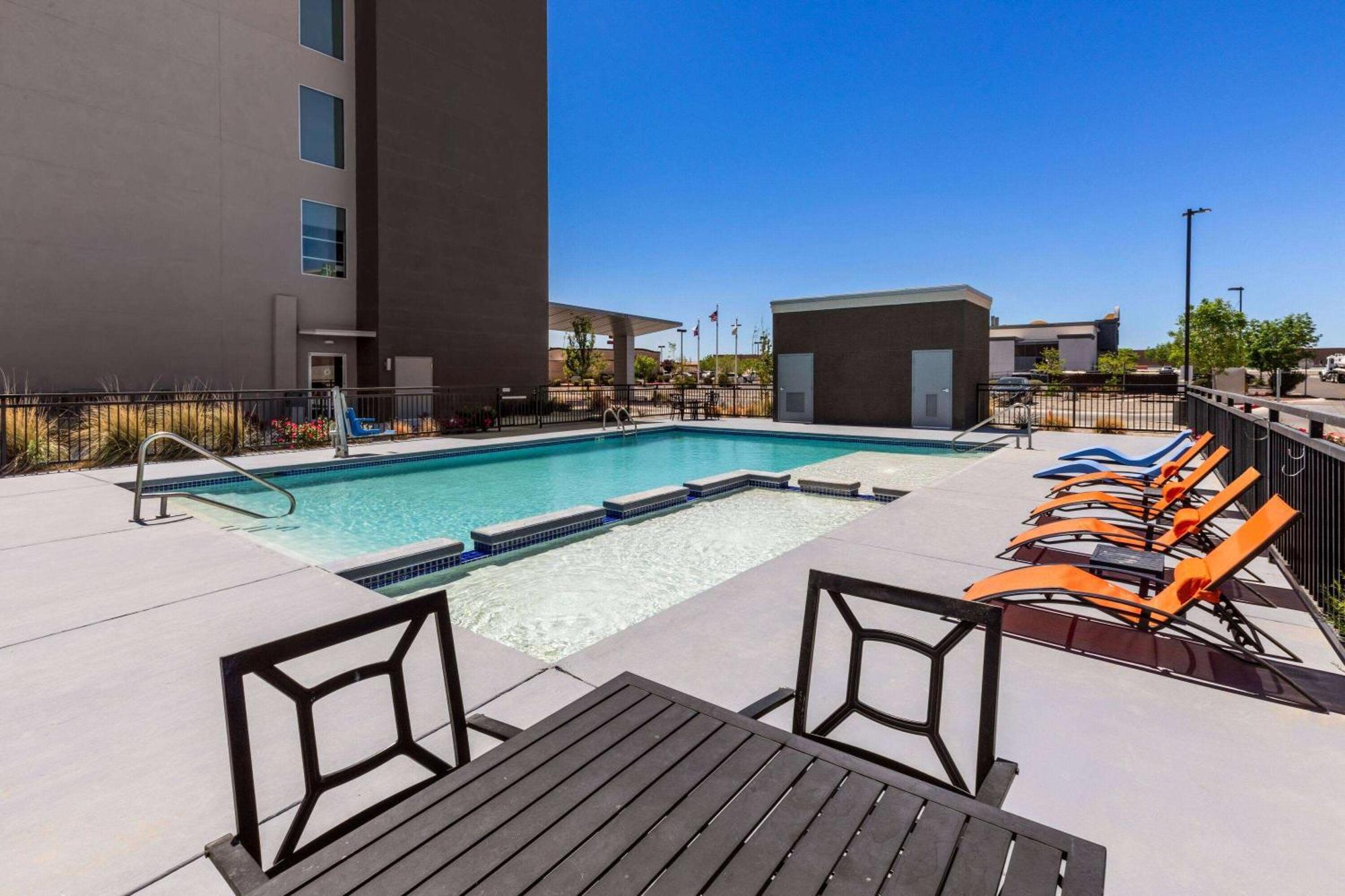 La Quinta Inn & Suites By Wyndham El Paso East Loop-375 Exterior foto